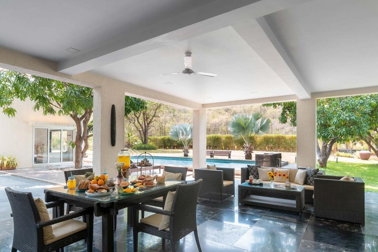 The Leaf By Stayvista - An Enchanting Escape Offering A Pool, Terrace, Lush Lawn, Contemporary Interiors, And Indoor Games Алибаг Екстериор снимка