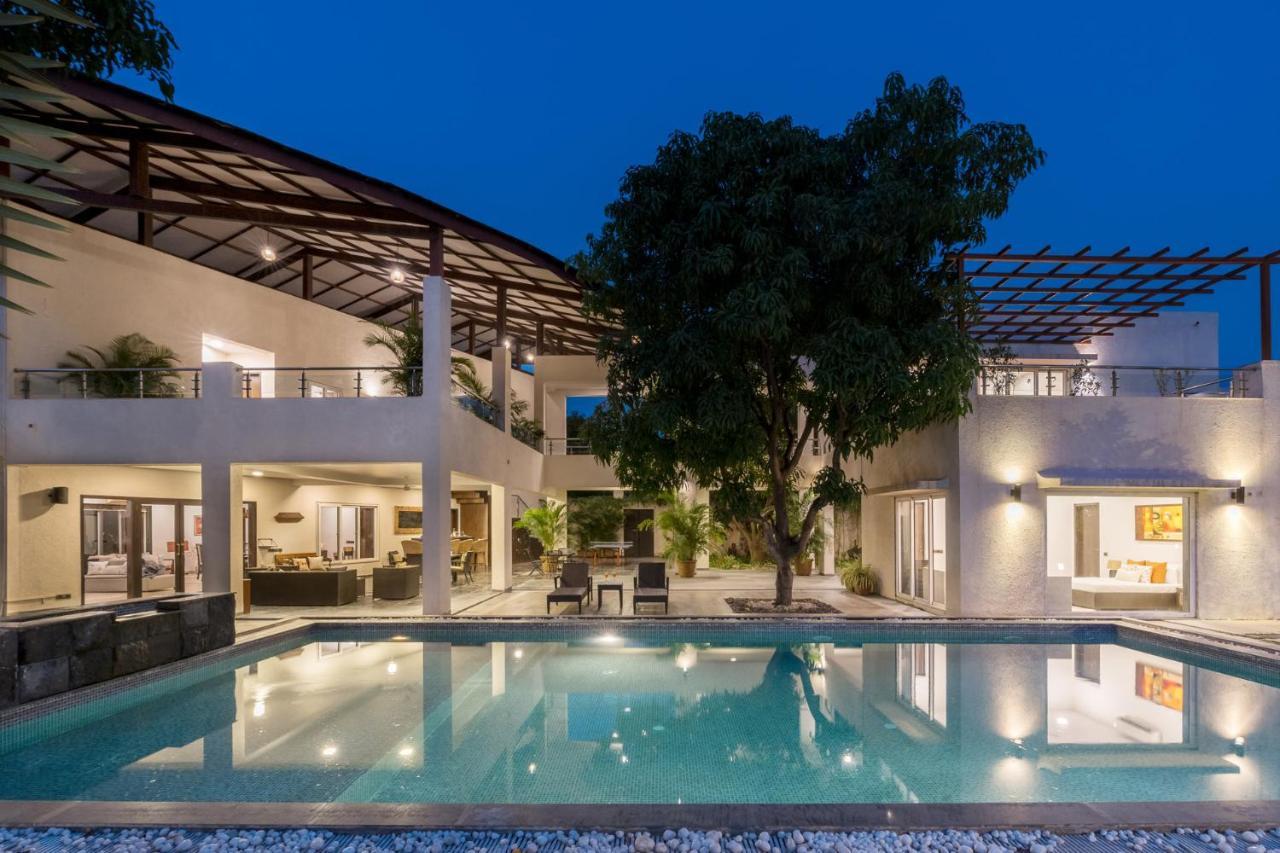 The Leaf By Stayvista - An Enchanting Escape Offering A Pool, Terrace, Lush Lawn, Contemporary Interiors, And Indoor Games Алибаг Екстериор снимка