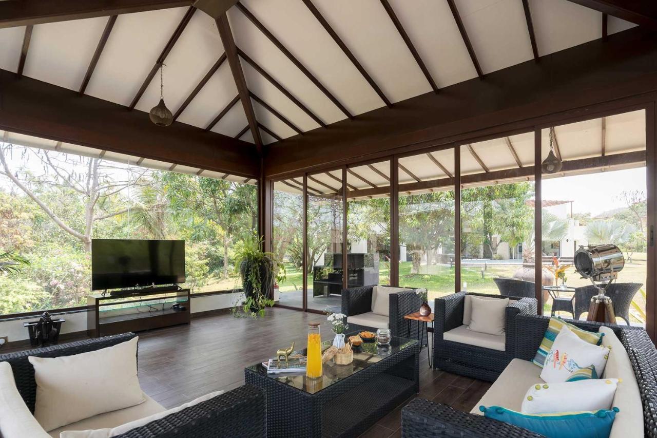 The Leaf By Stayvista - An Enchanting Escape Offering A Pool, Terrace, Lush Lawn, Contemporary Interiors, And Indoor Games Алибаг Екстериор снимка