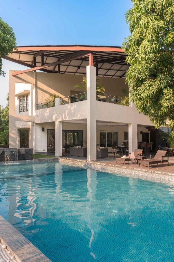 The Leaf By Stayvista - An Enchanting Escape Offering A Pool, Terrace, Lush Lawn, Contemporary Interiors, And Indoor Games Алибаг Екстериор снимка