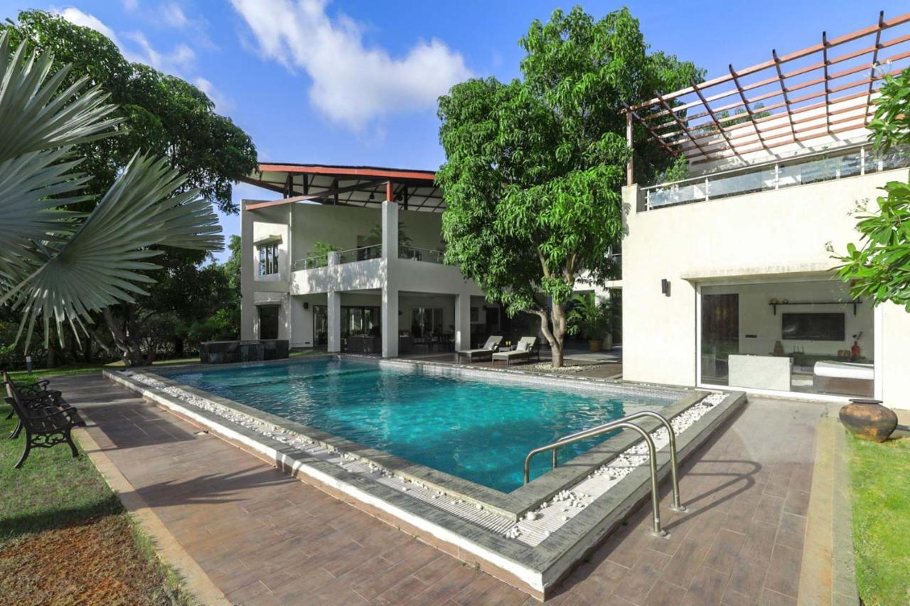 The Leaf By Stayvista - An Enchanting Escape Offering A Pool, Terrace, Lush Lawn, Contemporary Interiors, And Indoor Games Алибаг Екстериор снимка